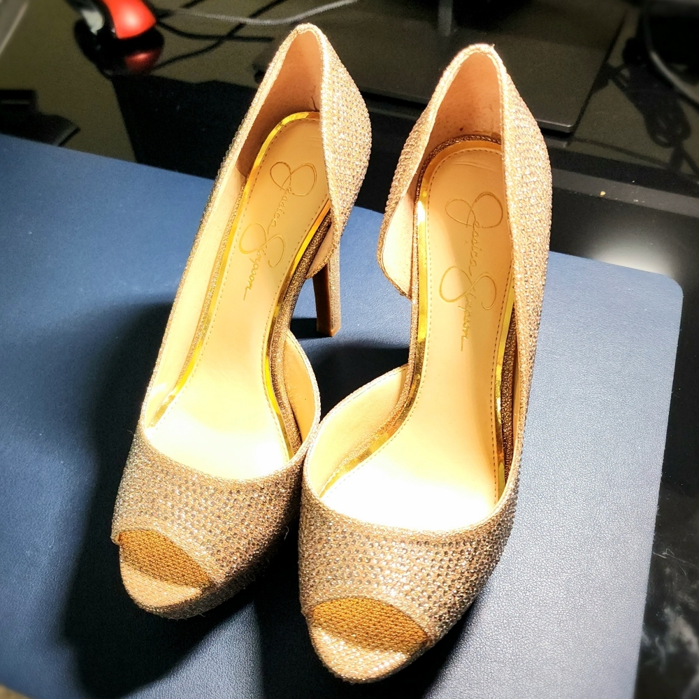 Bling golden metallic platform pumps